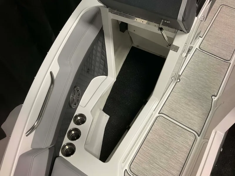 Slide: The Image of Cobalt R4 Outboard 2026 - 15