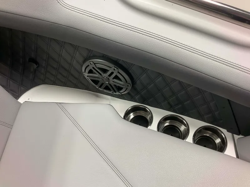 Slide: The Image of Cobalt R4 Outboard 2026 - 18