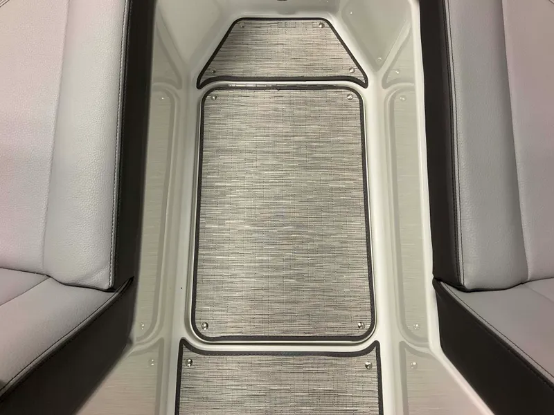 Slide: The Image of Cobalt R4 Outboard 2026 - 20