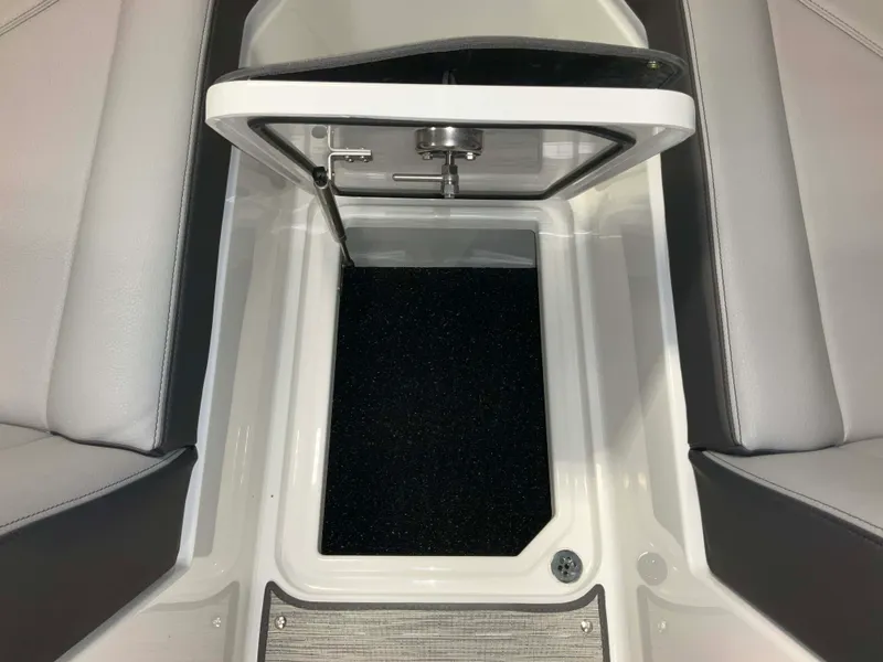 Slide: The Image of Cobalt R4 Outboard 2026 - 21