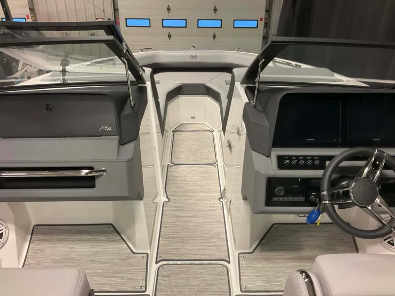 Slide: The Image of Cobalt R4 Outboard 2026 - 23