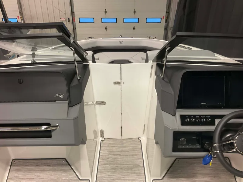 Slide: The Image of Cobalt R4 Outboard 2026 - 25