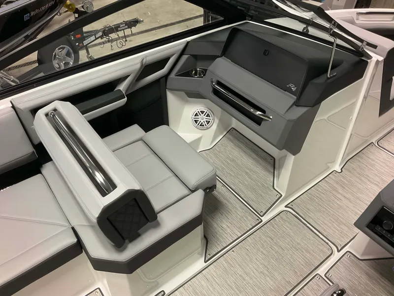 Slide: The Image of Cobalt R4 Outboard 2026 - 27