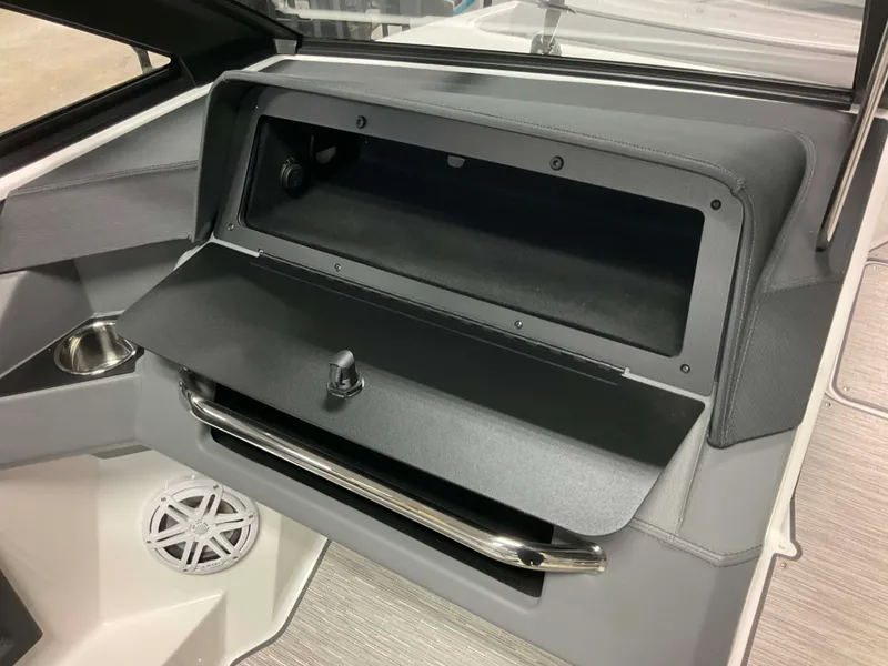 Slide: The Image of Cobalt R4 Outboard 2026 - 29