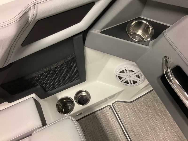 Slide: The Image of Cobalt R4 Outboard 2026 - 30