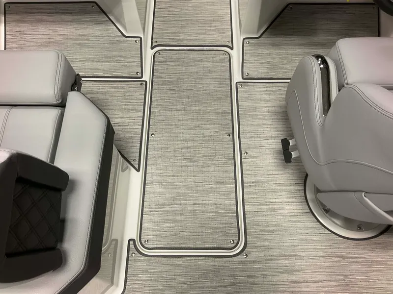 Slide: The Image of Cobalt R4 Outboard 2026 - 35