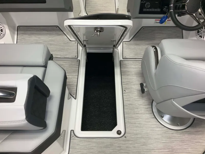 Slide: The Image of Cobalt R4 Outboard 2026 - 36