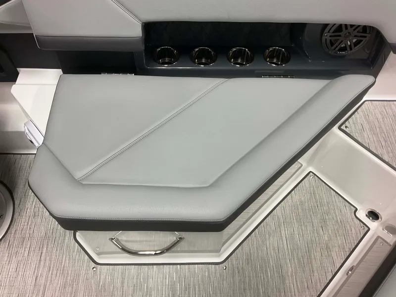 Slide: The Image of Cobalt R4 Outboard 2026 - 42