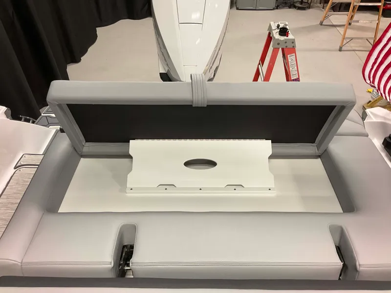 Slide: The Image of Cobalt R4 Outboard 2026 - 53