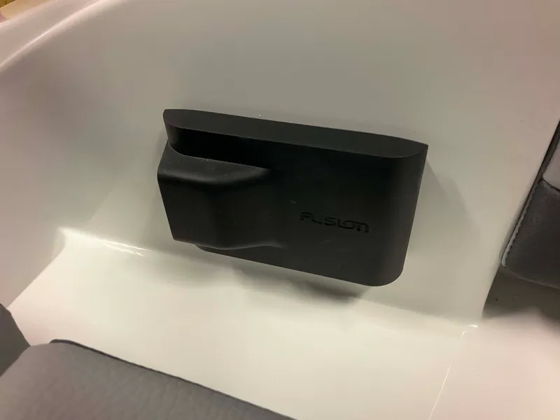 Slide: The Image of Cobalt R4 Outboard 2026 - 57