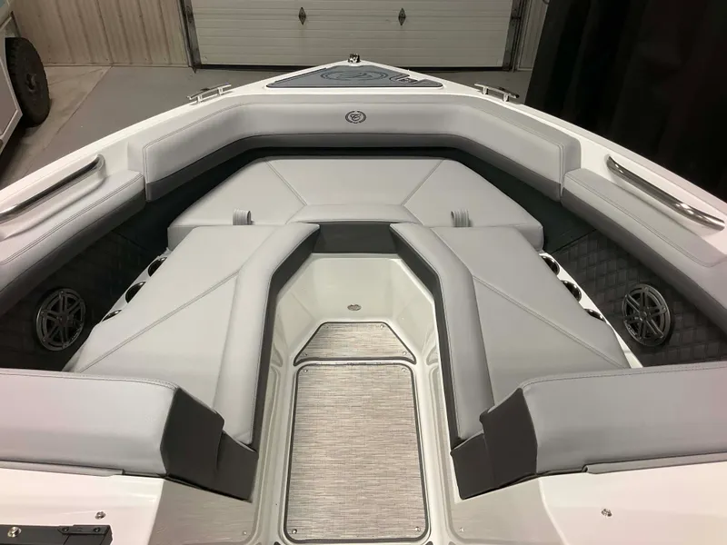 Slide: The Image of Cobalt R4 Outboard 2026 - 9