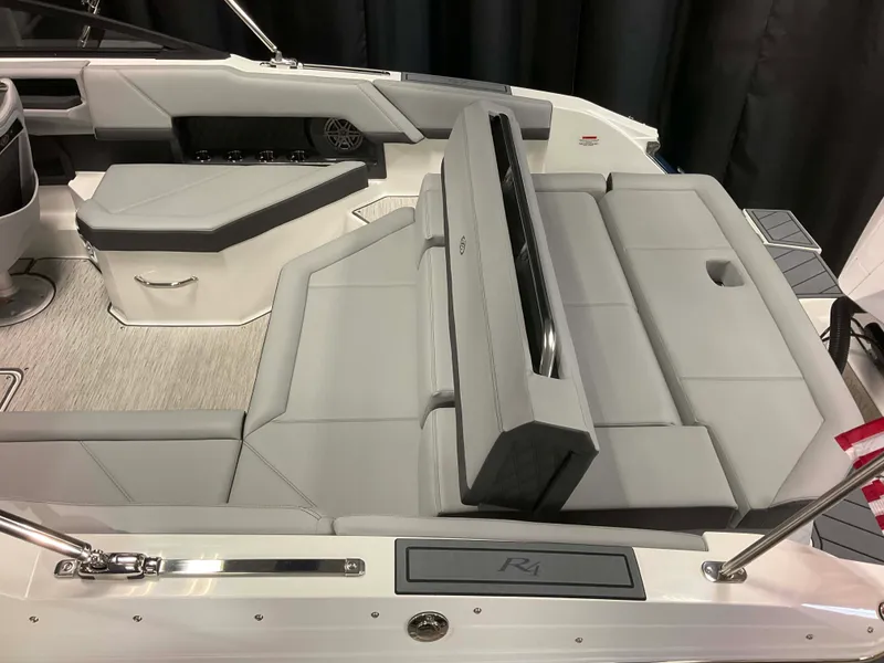 Slide: The Image of Cobalt R4 Outboard 2026 - 6