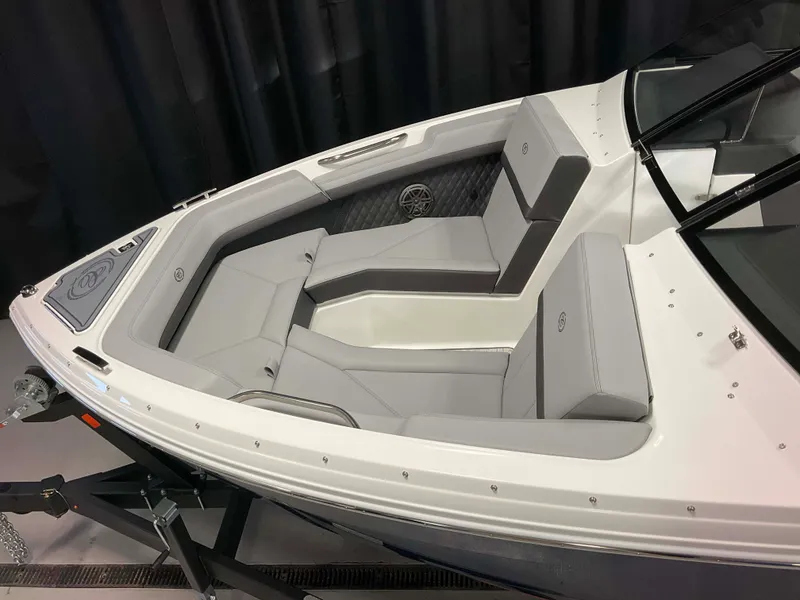 Slide: The Image of Cobalt R4 Outboard 2026 - 8