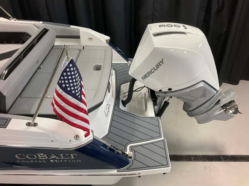 Slide: The Image of Cobalt R4 Outboard 2026 - 5