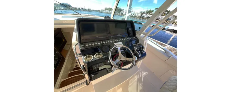 Slide: The Image of Grady-White Canyon 386 2026 - 28