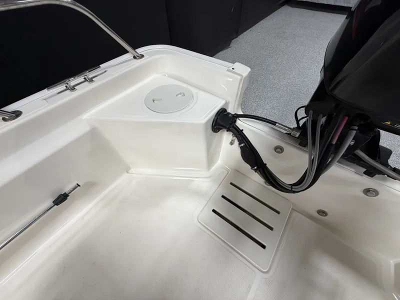 Slide: The Image of Boston Whaler 150 Montauk 2022 - 16
