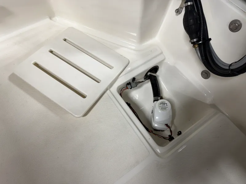 Slide: The Image of Boston Whaler 150 Montauk 2022 - 17