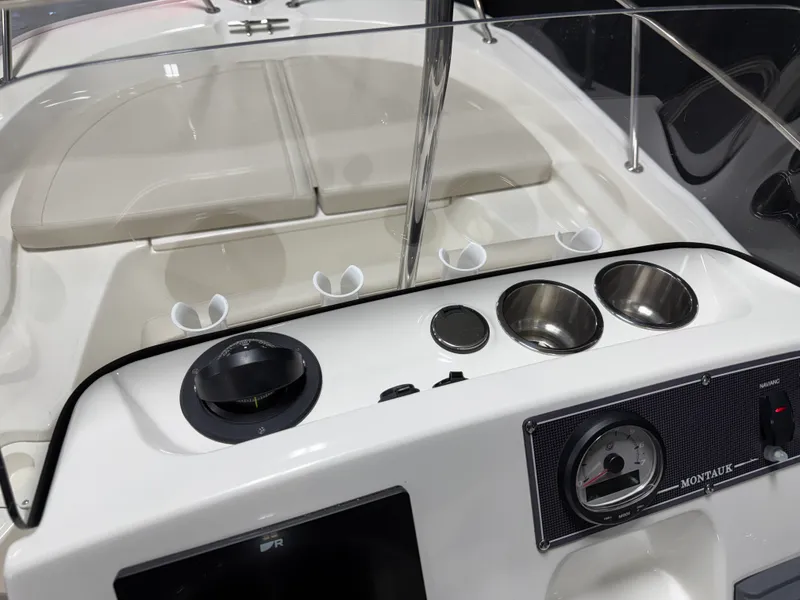 Slide: The Image of Boston Whaler 150 Montauk 2022 - 28