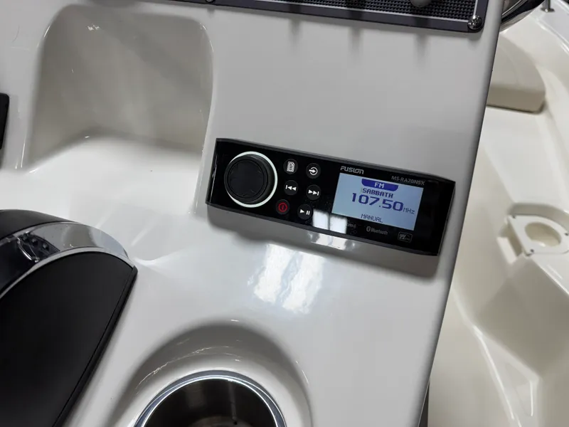 Slide: The Image of Boston Whaler 150 Montauk 2022 - 31