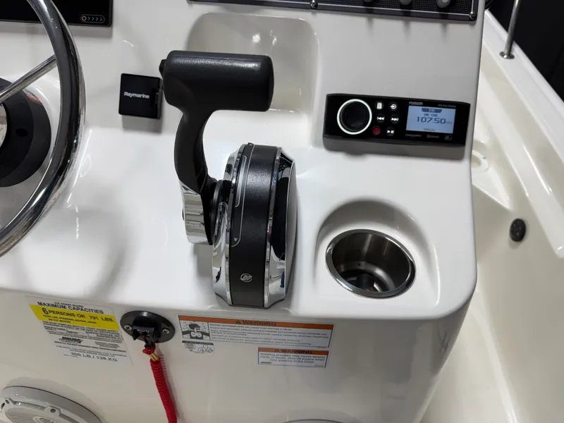 Slide: The Image of Boston Whaler 150 Montauk 2022 - 32