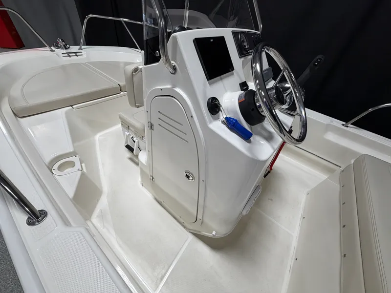 Slide: The Image of Boston Whaler 150 Montauk 2022 - 36