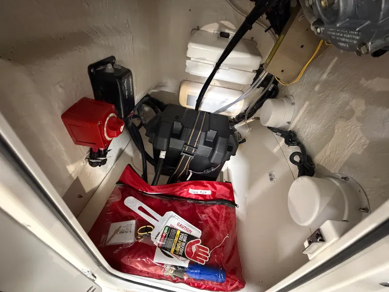 Slide: The Image of Boston Whaler 150 Montauk 2022 - 39