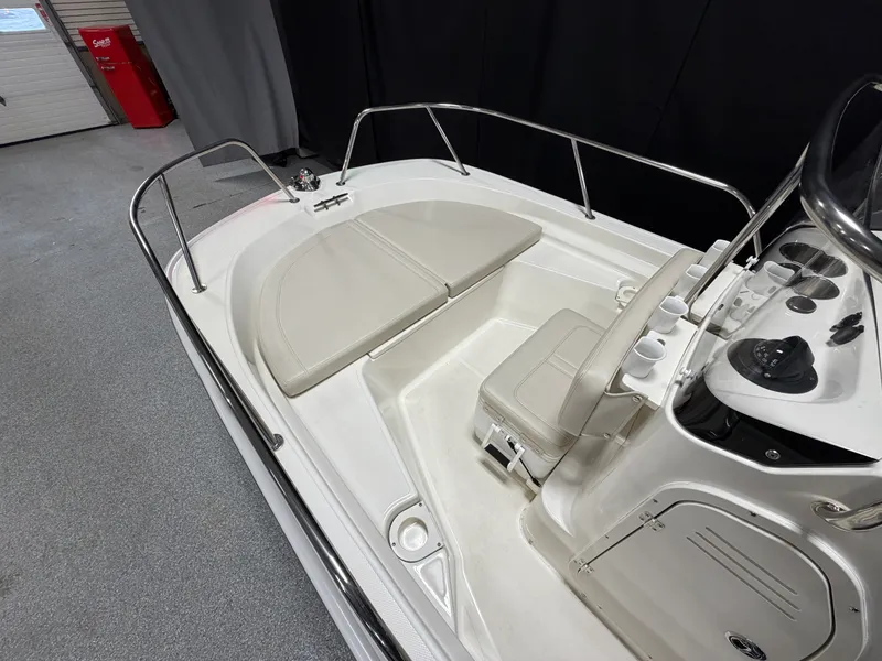 Slide: The Image of Boston Whaler 150 Montauk 2022 - 41