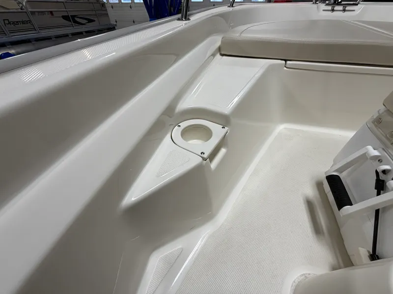 Slide: The Image of Boston Whaler 150 Montauk 2022 - 42