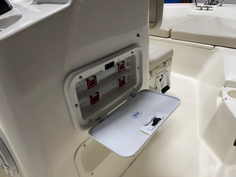 Slide: The Image of Boston Whaler 150 Montauk 2022 - 45