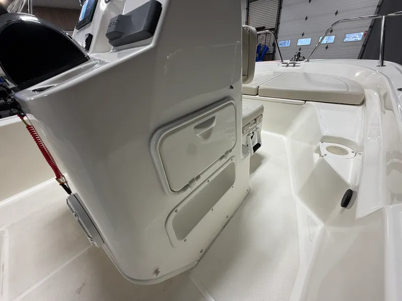Slide: The Image of Boston Whaler 150 Montauk 2022 - 46