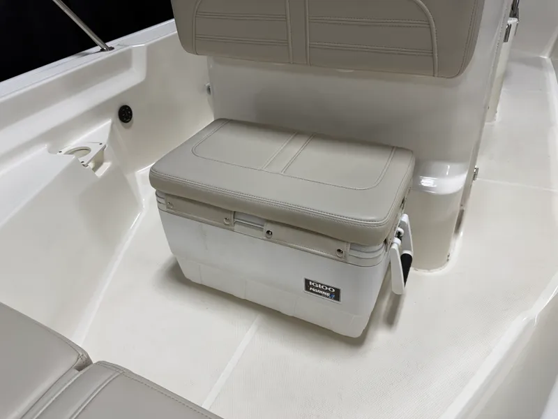 Slide: The Image of Boston Whaler 150 Montauk 2022 - 47