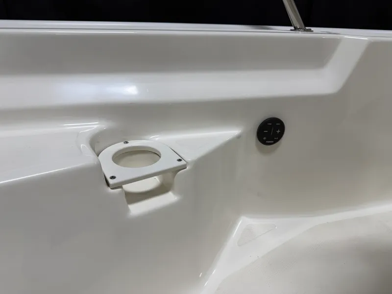 Slide: The Image of Boston Whaler 150 Montauk 2022 - 48