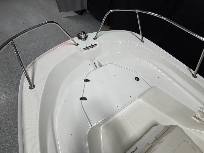 Slide: The Image of Boston Whaler 150 Montauk 2022 - 51