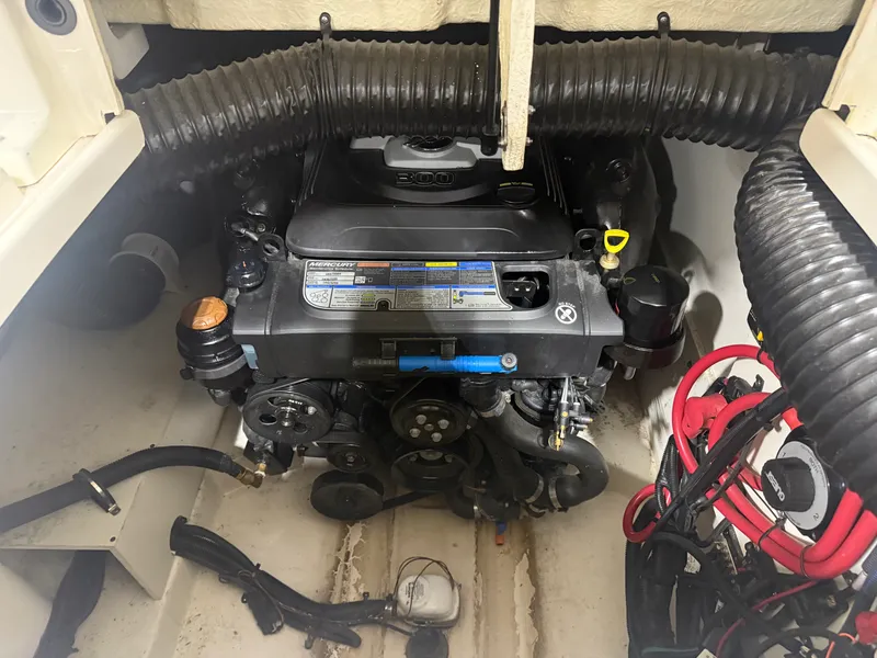 Slide: The Image of Sea Ray 270 SDX 2020 - 14