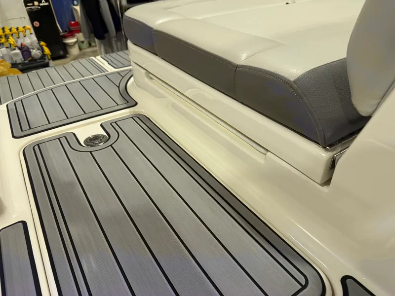 Slide: The Image of Sea Ray 270 SDX 2020 - 15