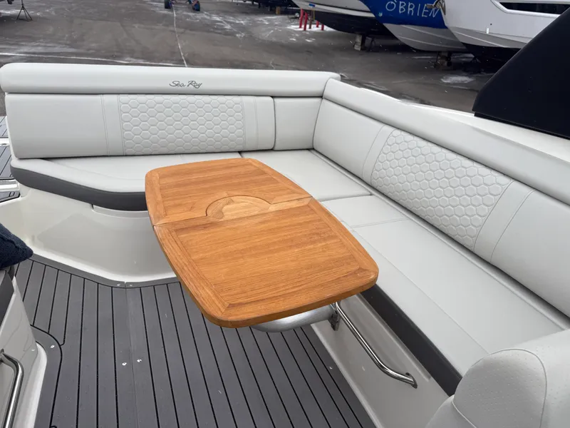 Slide: The Image of Sea Ray 270 SDX 2020 - 23