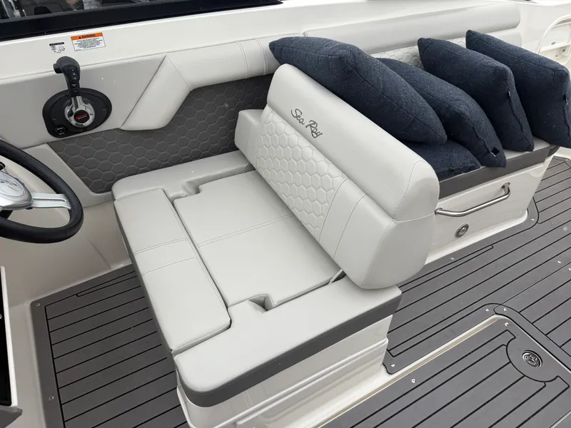 Slide: The Image of Sea Ray 270 SDX 2020 - 30