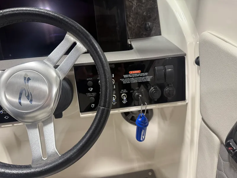 Slide: The Image of Sea Ray 270 SDX 2020 - 36