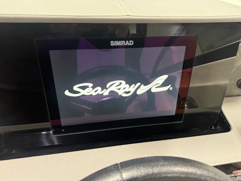 Slide: The Image of Sea Ray 270 SDX 2020 - 37