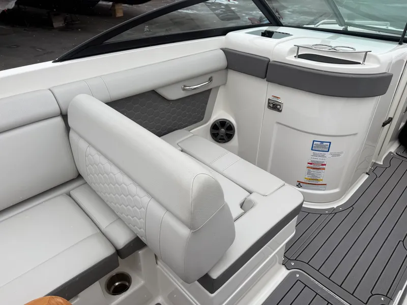 Slide: The Image of Sea Ray 270 SDX 2020 - 39