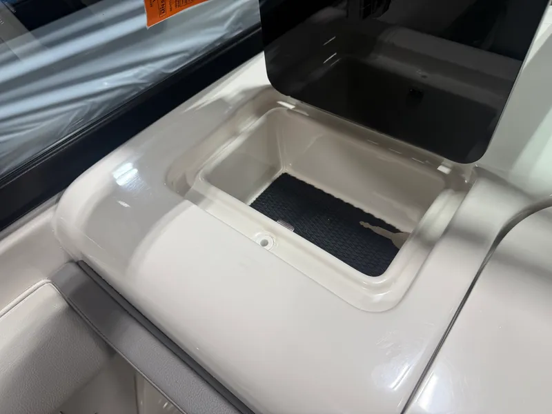 Slide: The Image of Sea Ray 270 SDX 2020 - 40