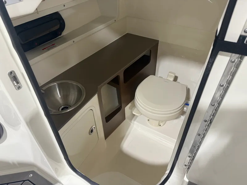 Slide: The Image of Sea Ray 270 SDX 2020 - 42