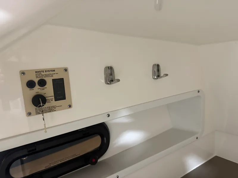 Slide: The Image of Sea Ray 270 SDX 2020 - 44