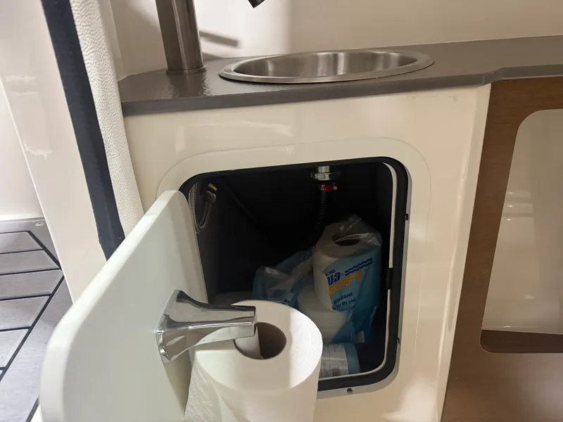 Slide: The Image of Sea Ray 270 SDX 2020 - 45