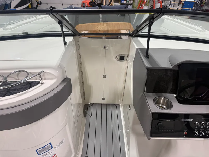 Slide: The Image of Sea Ray 270 SDX 2020 - 48