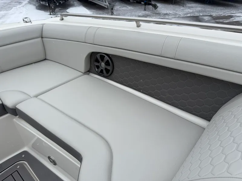 Slide: The Image of Sea Ray 270 SDX 2020 - 52