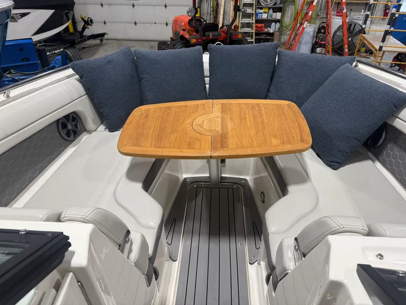 Slide: The Image of Sea Ray 270 SDX 2020 - 56