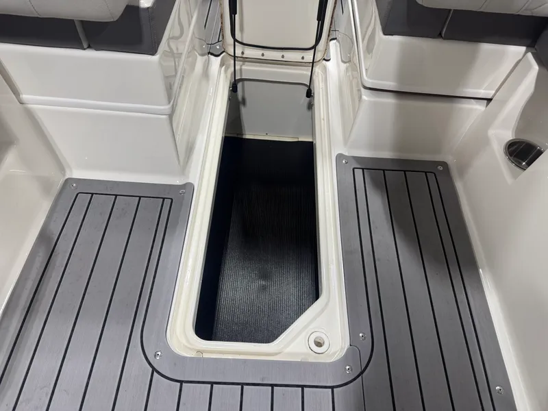 Slide: The Image of Sea Ray 270 SDX 2020 - 59