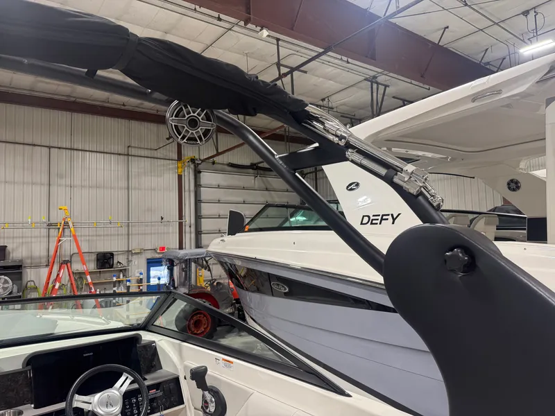 Slide: The Image of Sea Ray 270 SDX 2020 - 62