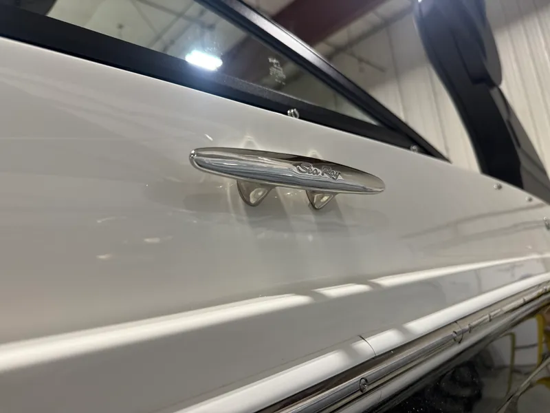 Slide: The Image of Sea Ray 270 SDX 2020 - 70